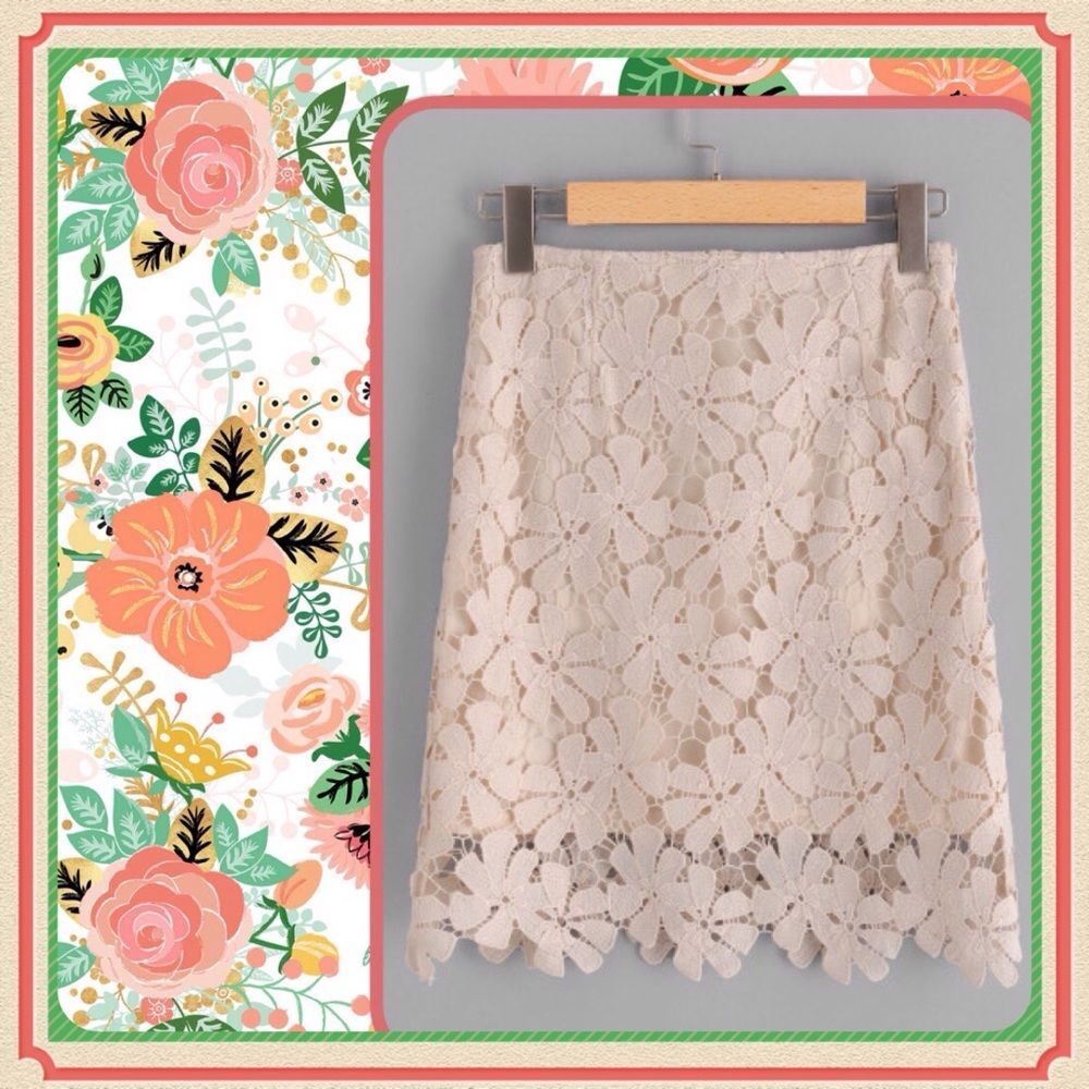 Skirt Floral Beige Lace Size M NWT